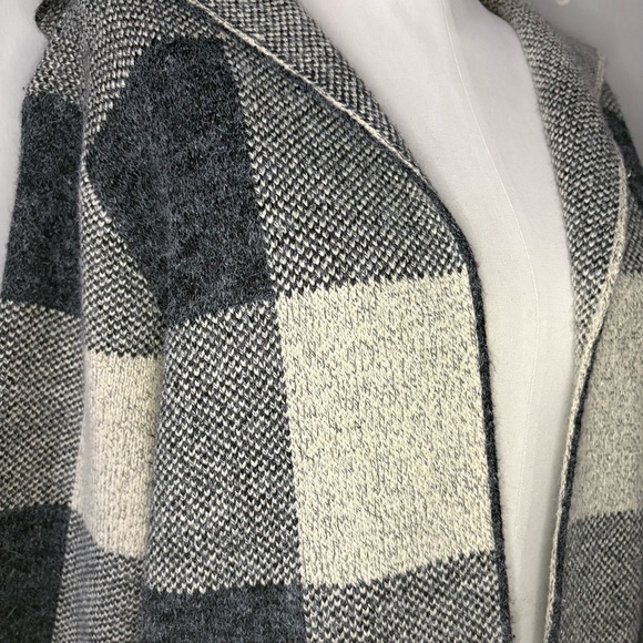 Monteau Black and White Checkered Sweater - Picture 5 of 9